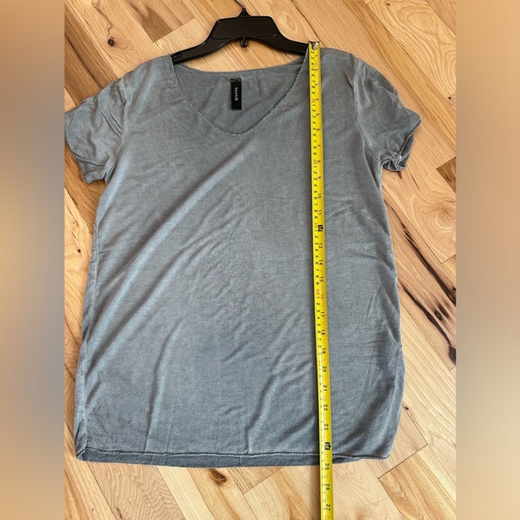 Grey tee with silver sparkly thread. Made in Italy - Picture 5 of 6